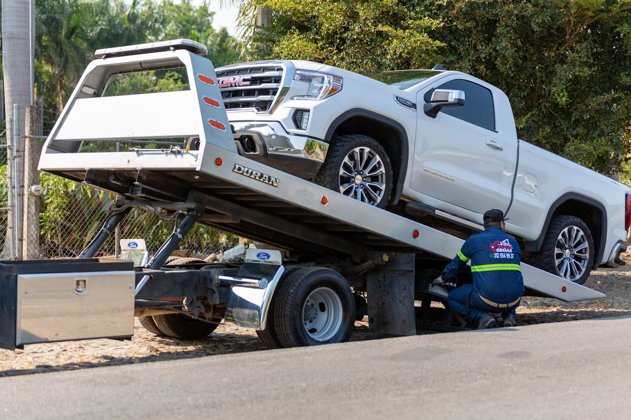 Roadside assistance operator helping a driver in Queens NY